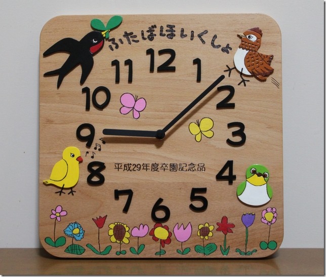 園児さんが描いたお花を載せた時計